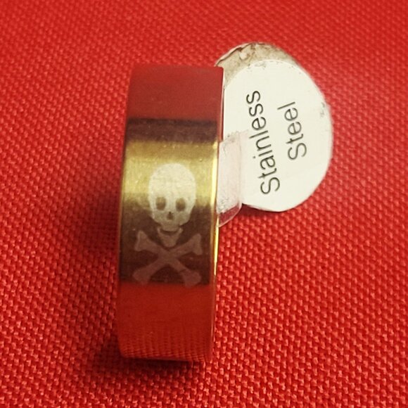 Stainless Steel Wide Band Engraved Skull Crossbones Ring Size 21 Gold Tone Unise - Picture 1 of 13